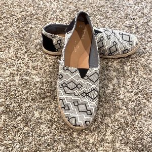 Toms black and cream patterned shoes